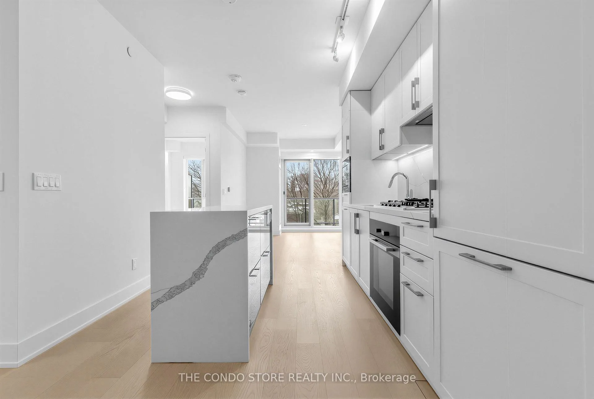 Photo 3 of Unit 508, 8 Manor Road W, Toronto, Yonge-Eglinton — HOMEH
