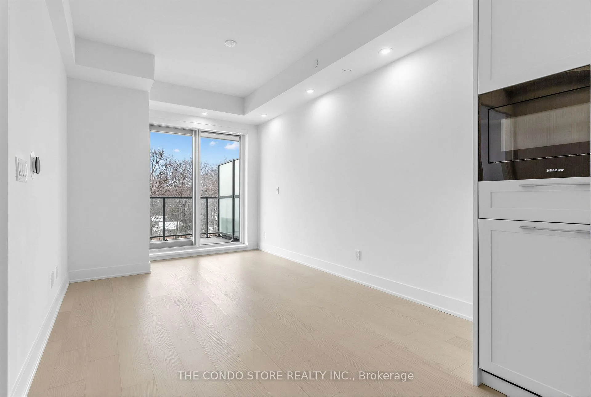 Photo 5 of Unit 508, 8 Manor Road W, Toronto, Yonge-Eglinton — HOMEH