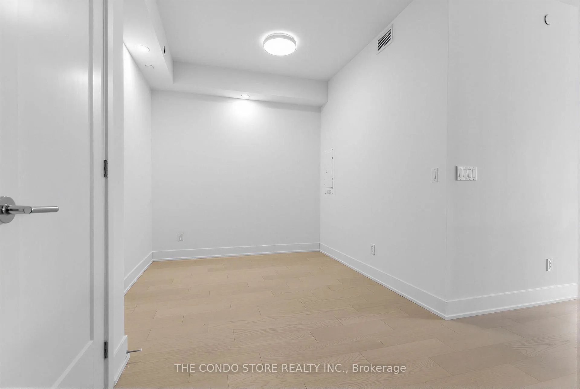Photo 11 of Unit 508, 8 Manor Road W, Toronto, Yonge-Eglinton — HOMEH