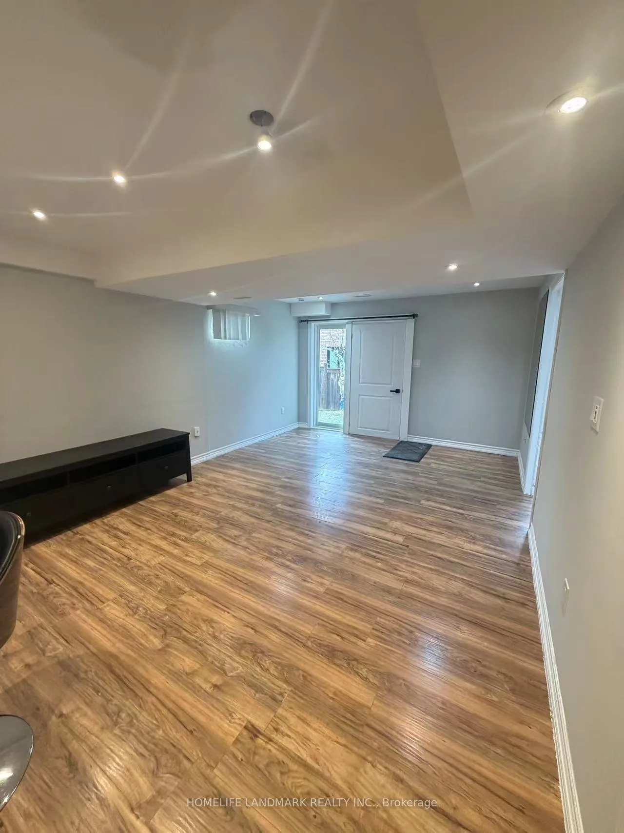 Photo 2 of Unit Bsmt, 74 Herefordshire Crescent, Newmarket, Woodland Hill — HOMEH