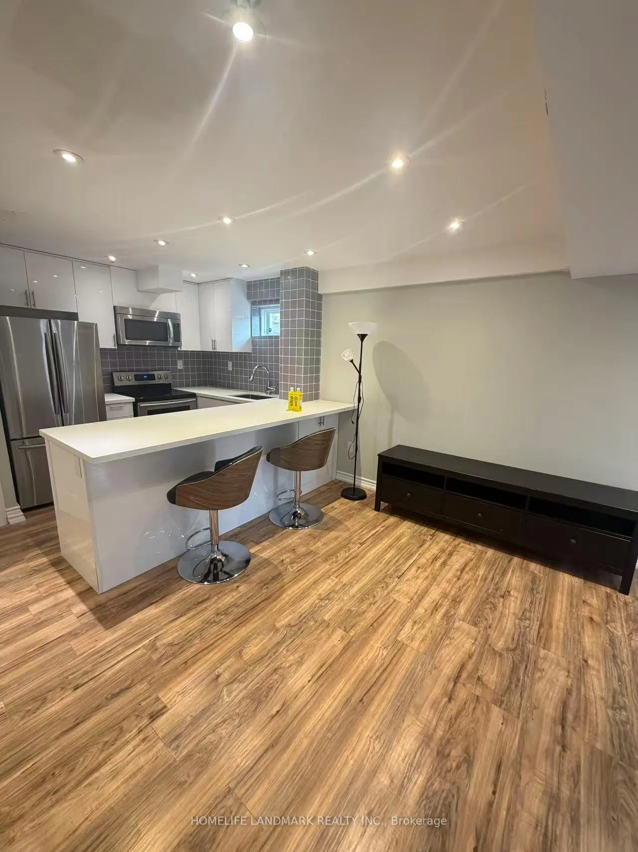Photo 4 of Unit Bsmt, 74 Herefordshire Crescent, Newmarket, Woodland Hill — HOMEH
