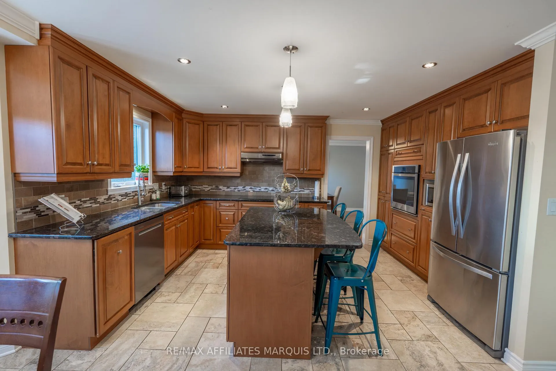 Photo 3 of 865 Chelsea Crescent, Cornwall — HOMEH