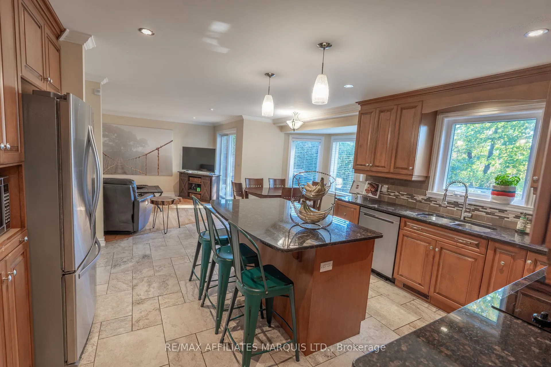 Photo 4 of 865 Chelsea Crescent, Cornwall — HOMEH