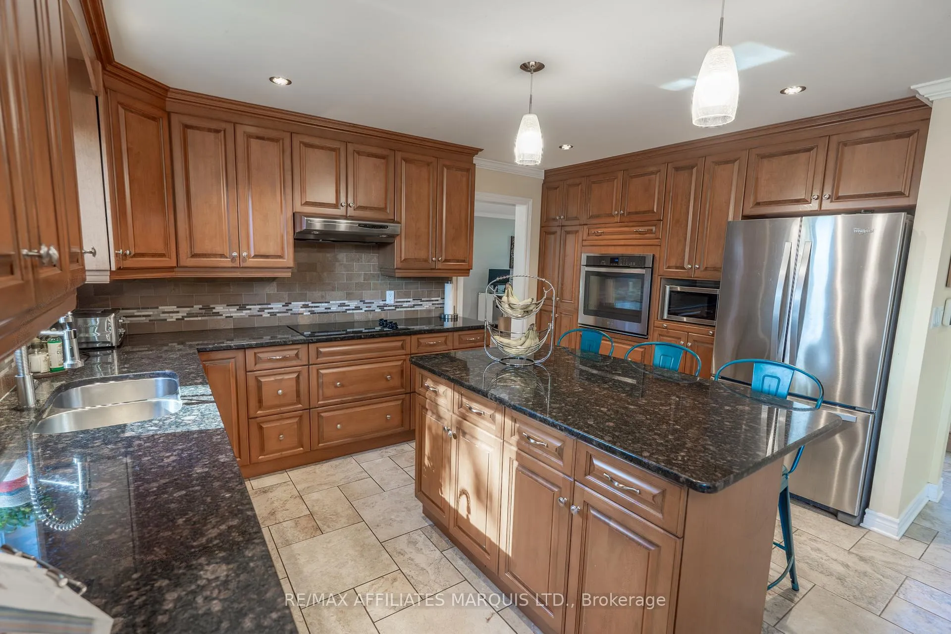 Photo 8 of 865 Chelsea Crescent, Cornwall — HOMEH