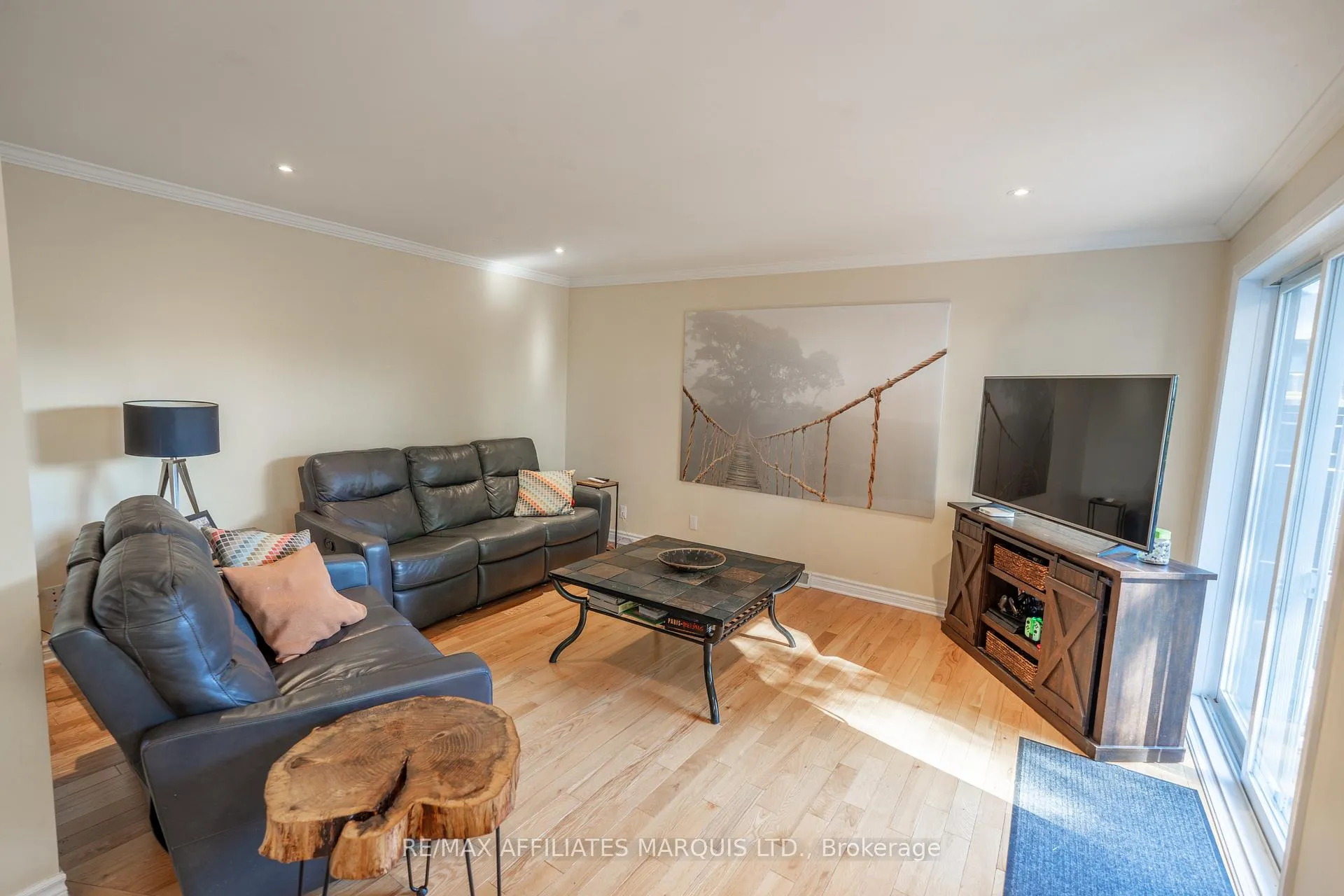 Photo 14 of 865 Chelsea Crescent, Cornwall — HOMEH