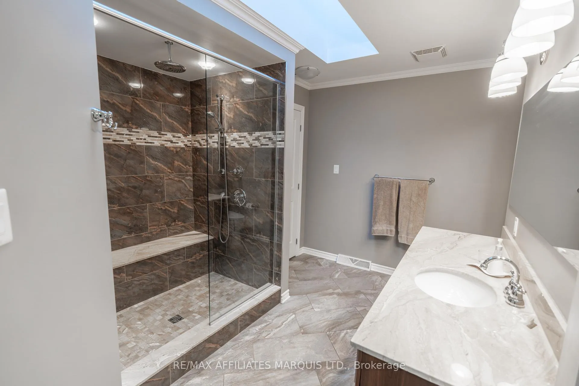 Photo 20 of 865 Chelsea Crescent, Cornwall — HOMEH