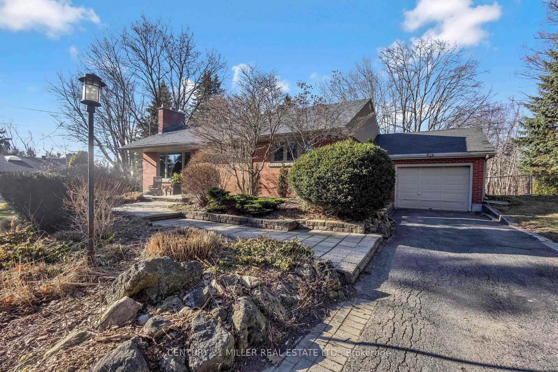 Front of 1898 Waterdown Road