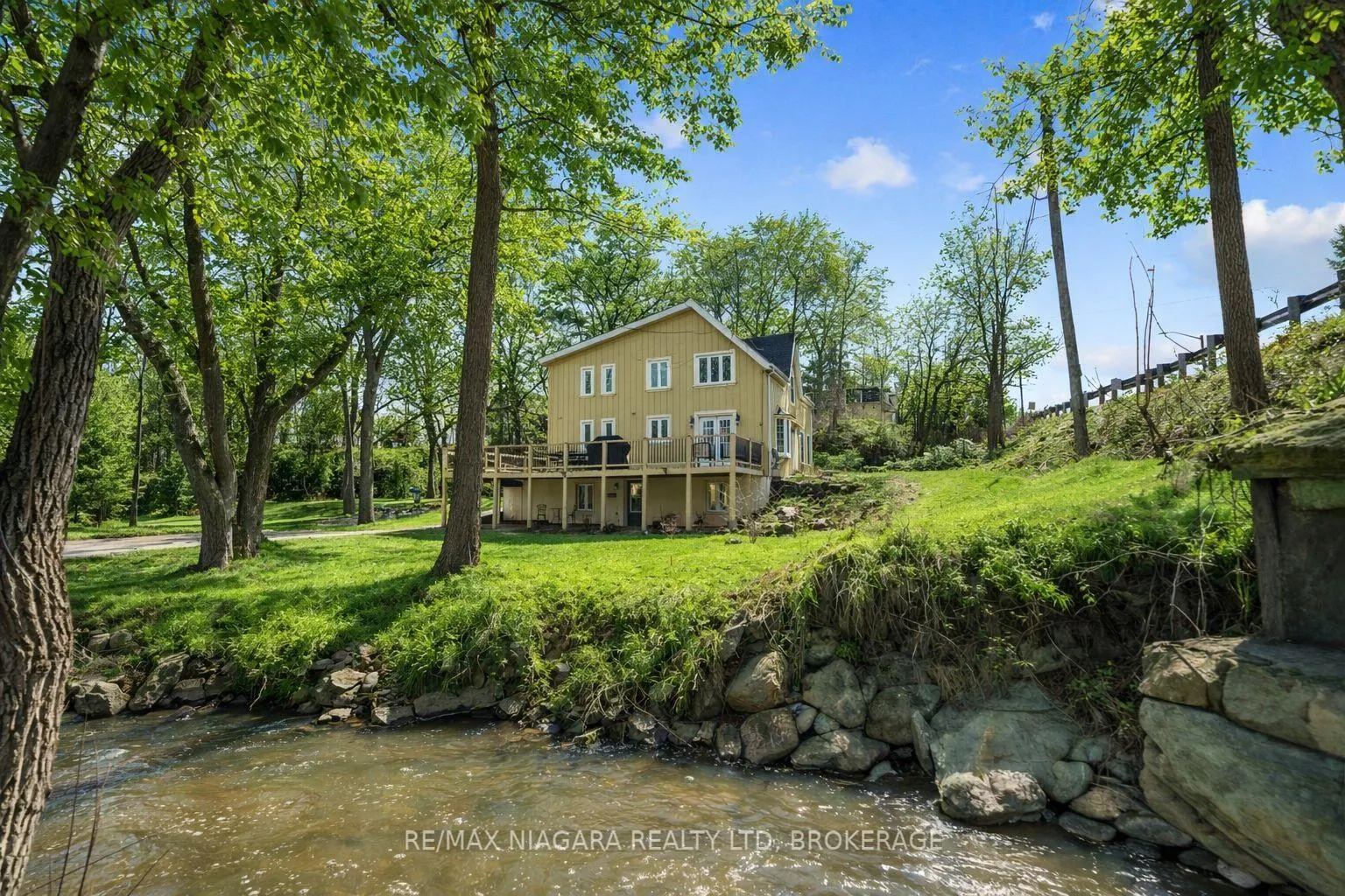 Photo 4 of 5515 King Street, Lincoln, Beamsville — HOMEH