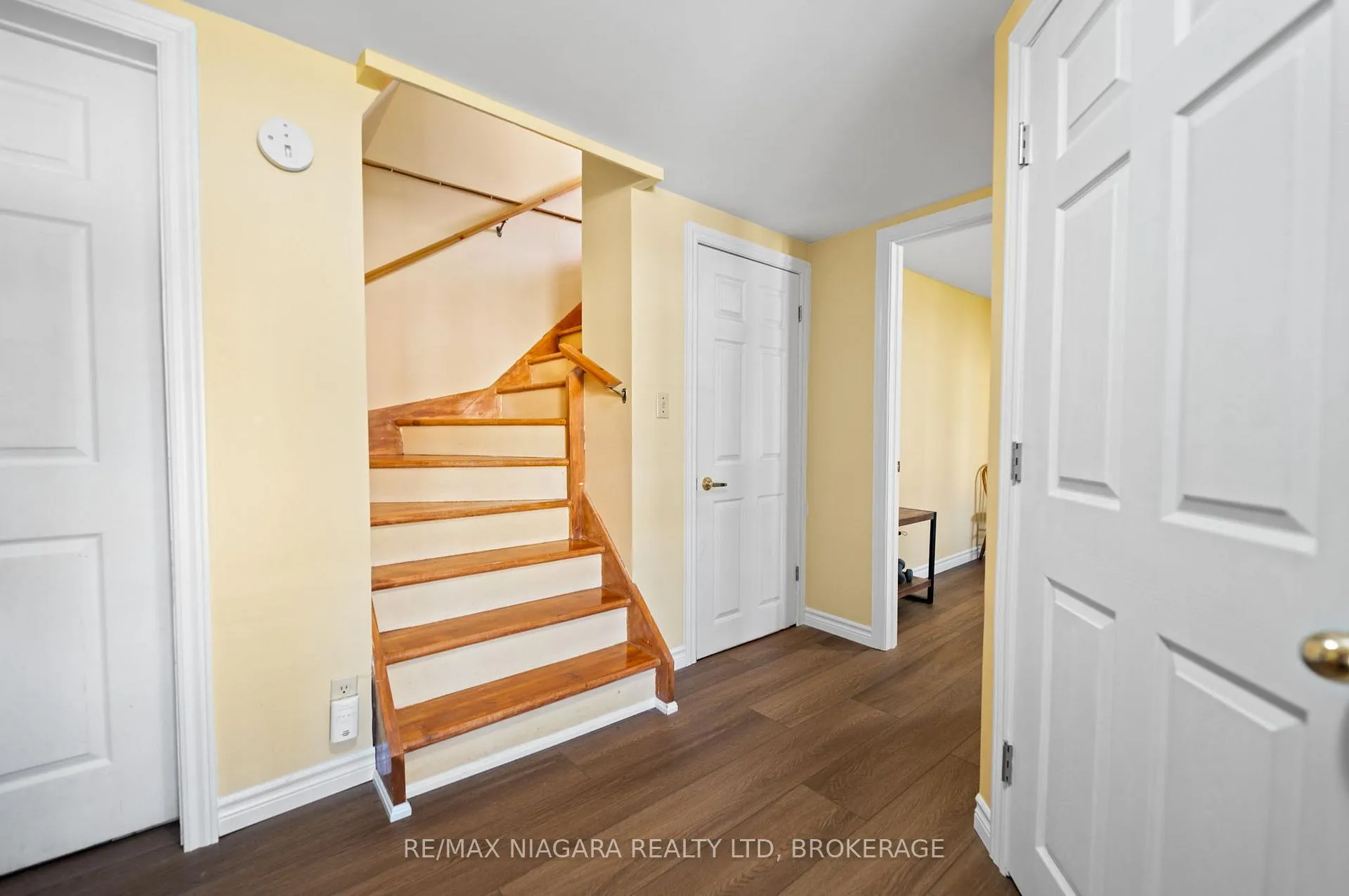 Photo 21 of 5515 King Street, Lincoln, Beamsville — HOMEH
