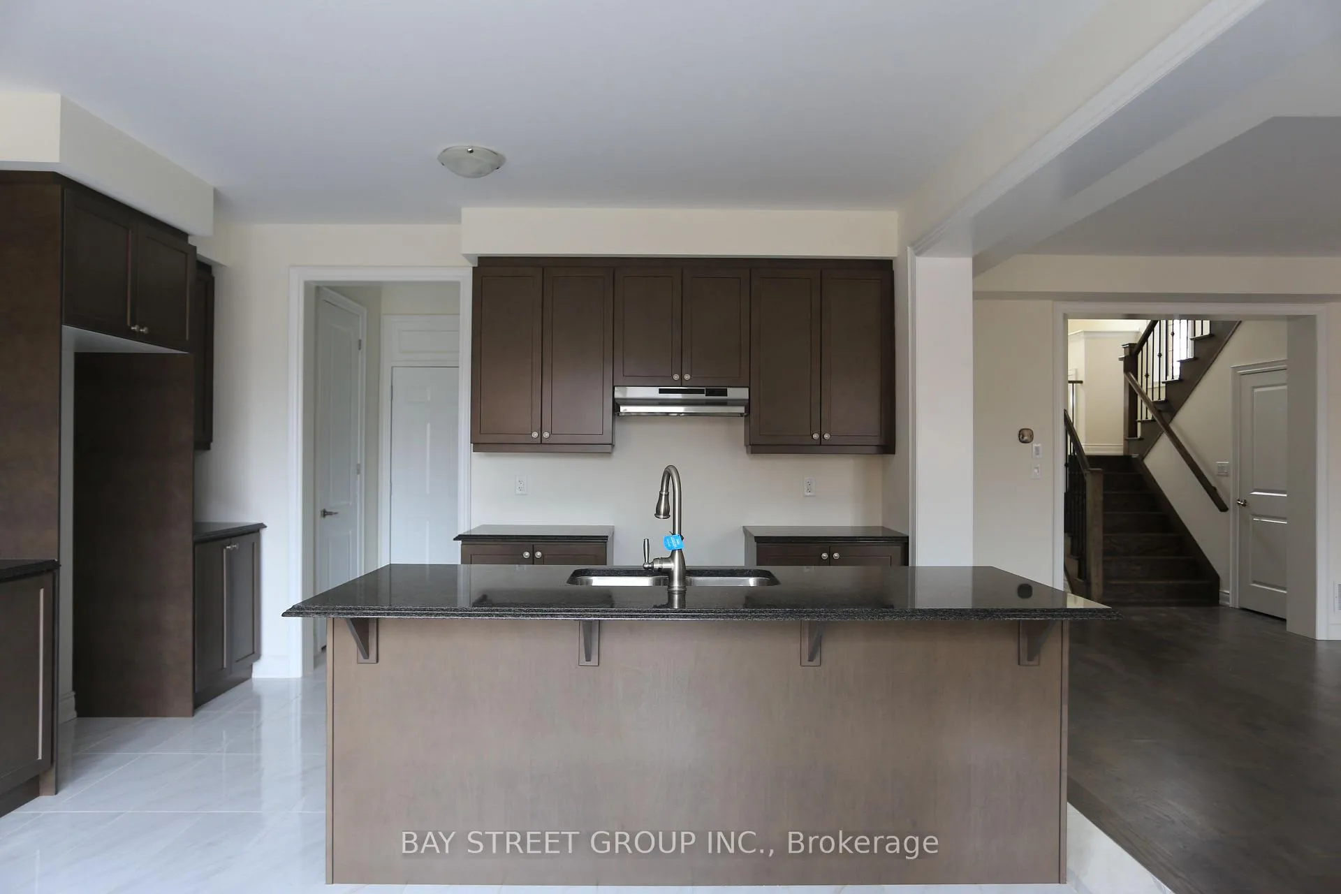 Photo 2 of 153 Kleinburg Summit Way, Vaughan, Kleinburg — HOMEH