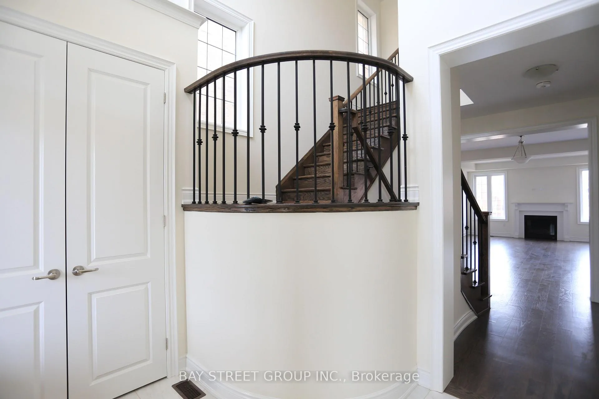 Photo 4 of 153 Kleinburg Summit Way, Vaughan, Kleinburg — HOMEH