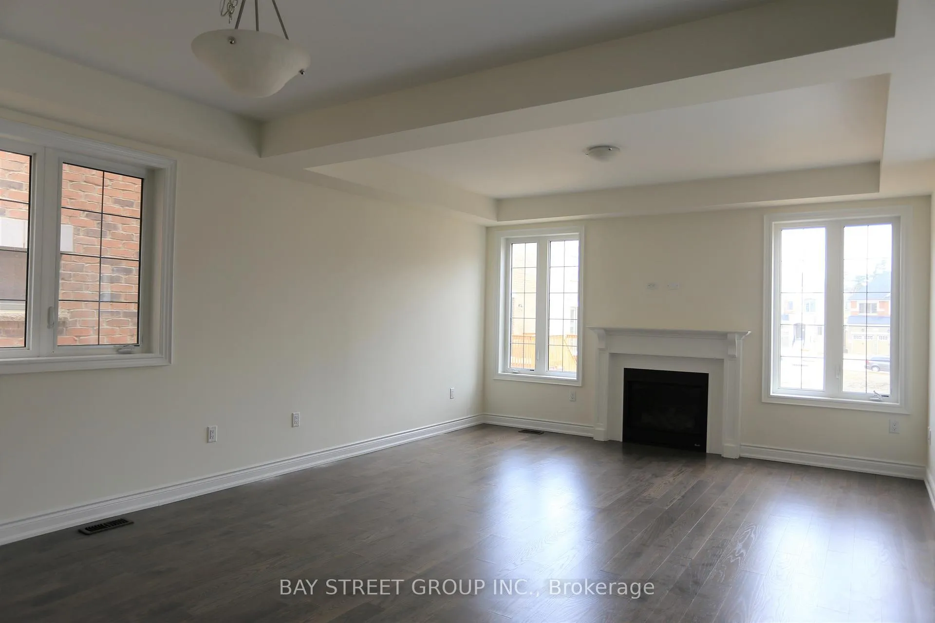 Photo 7 of 153 Kleinburg Summit Way, Vaughan, Kleinburg — HOMEH