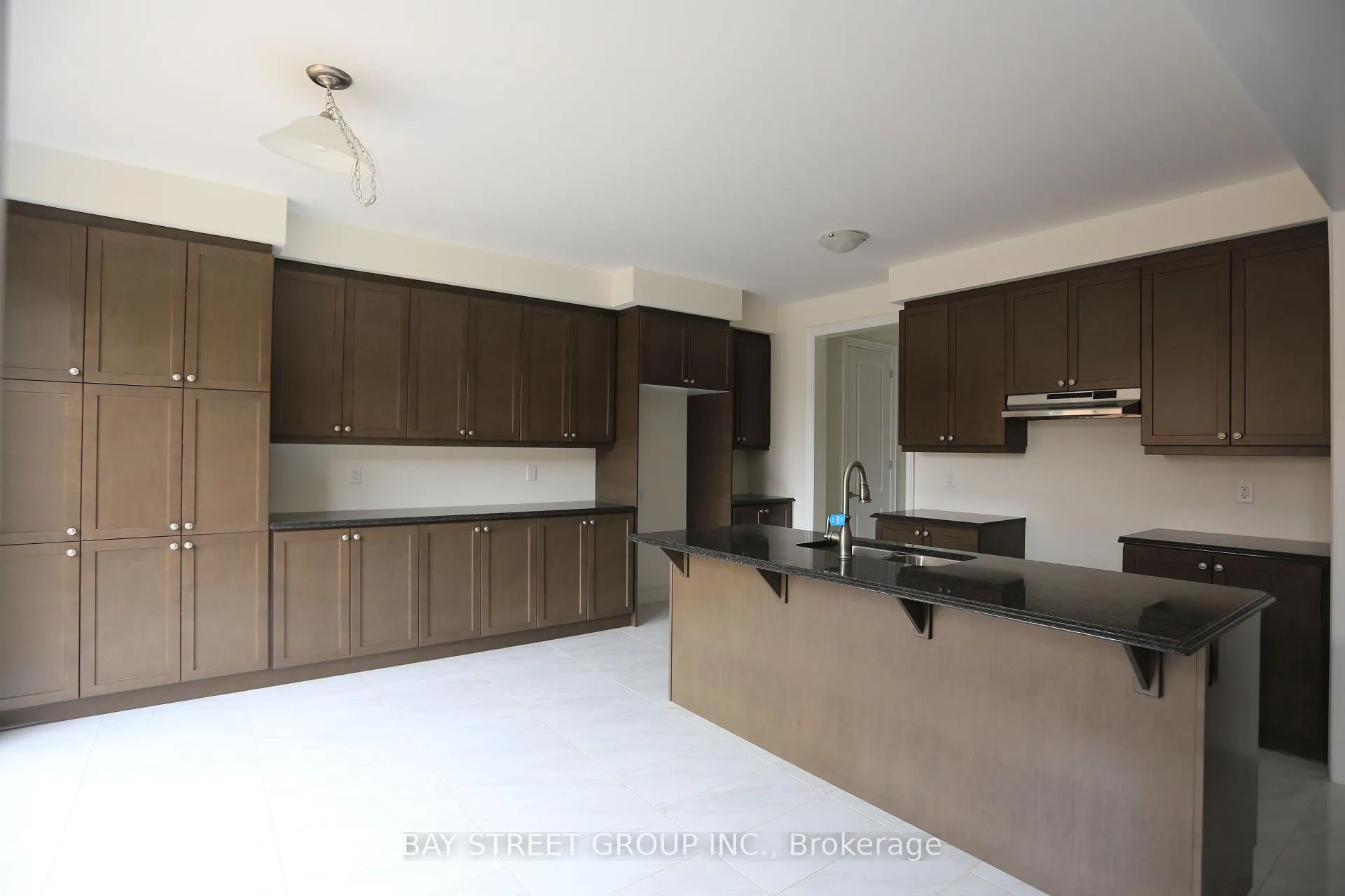Photo 10 of 153 Kleinburg Summit Way, Vaughan, Kleinburg — HOMEH