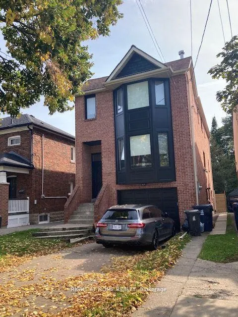 Front of 213 Fairlawn Avenue