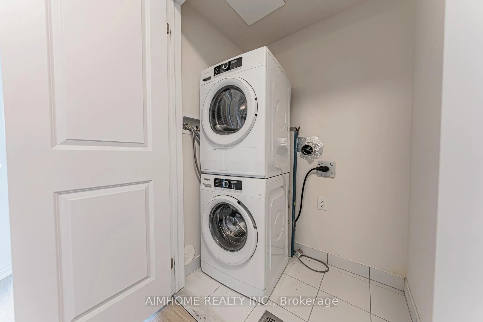 Photo 20 of Unit unit 1, upper level, 485 Beresford Path S, Oshawa, Central — HOMEH