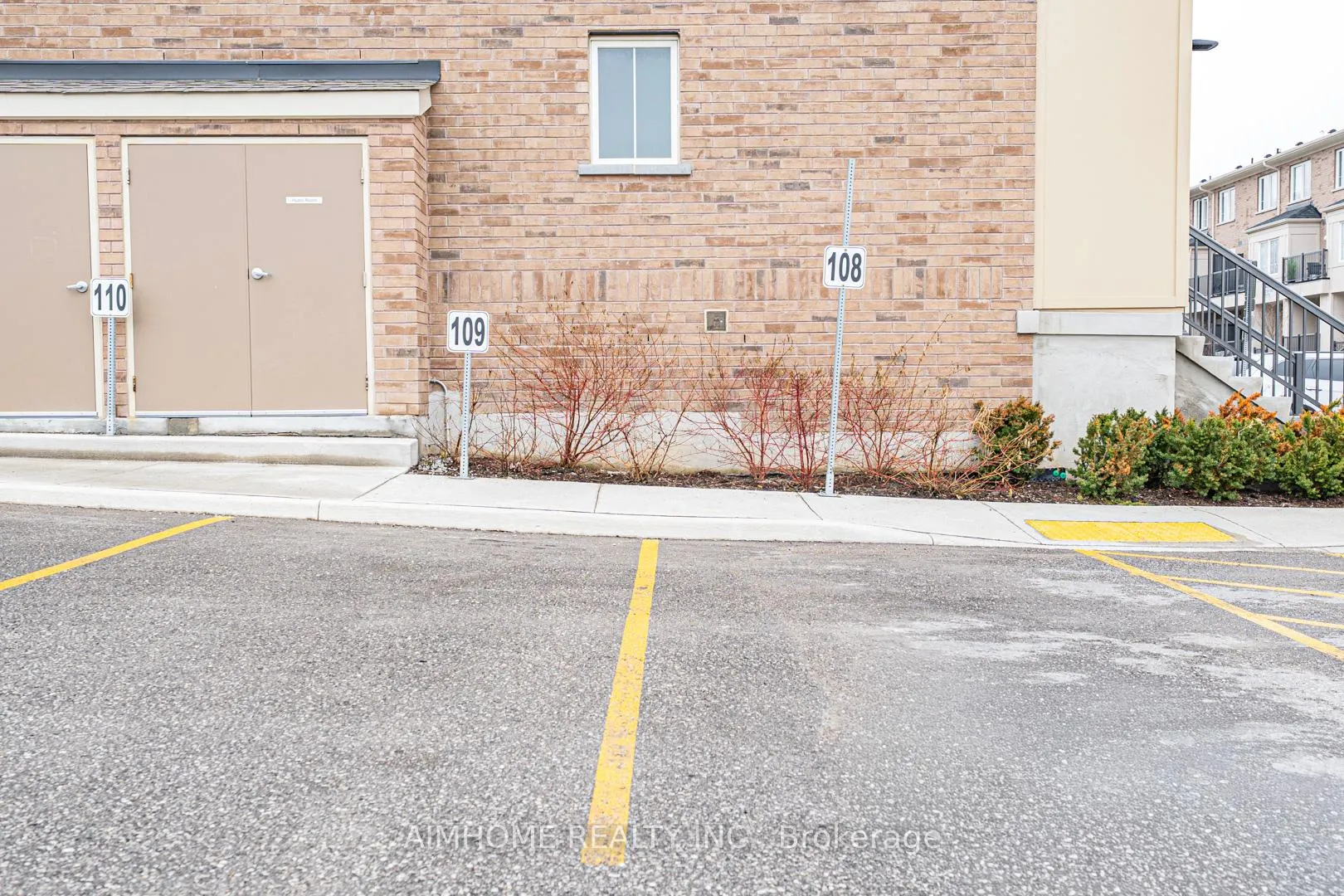 Photo 26 of Unit unit 1, upper level, 485 Beresford Path S, Oshawa, Central — HOMEH