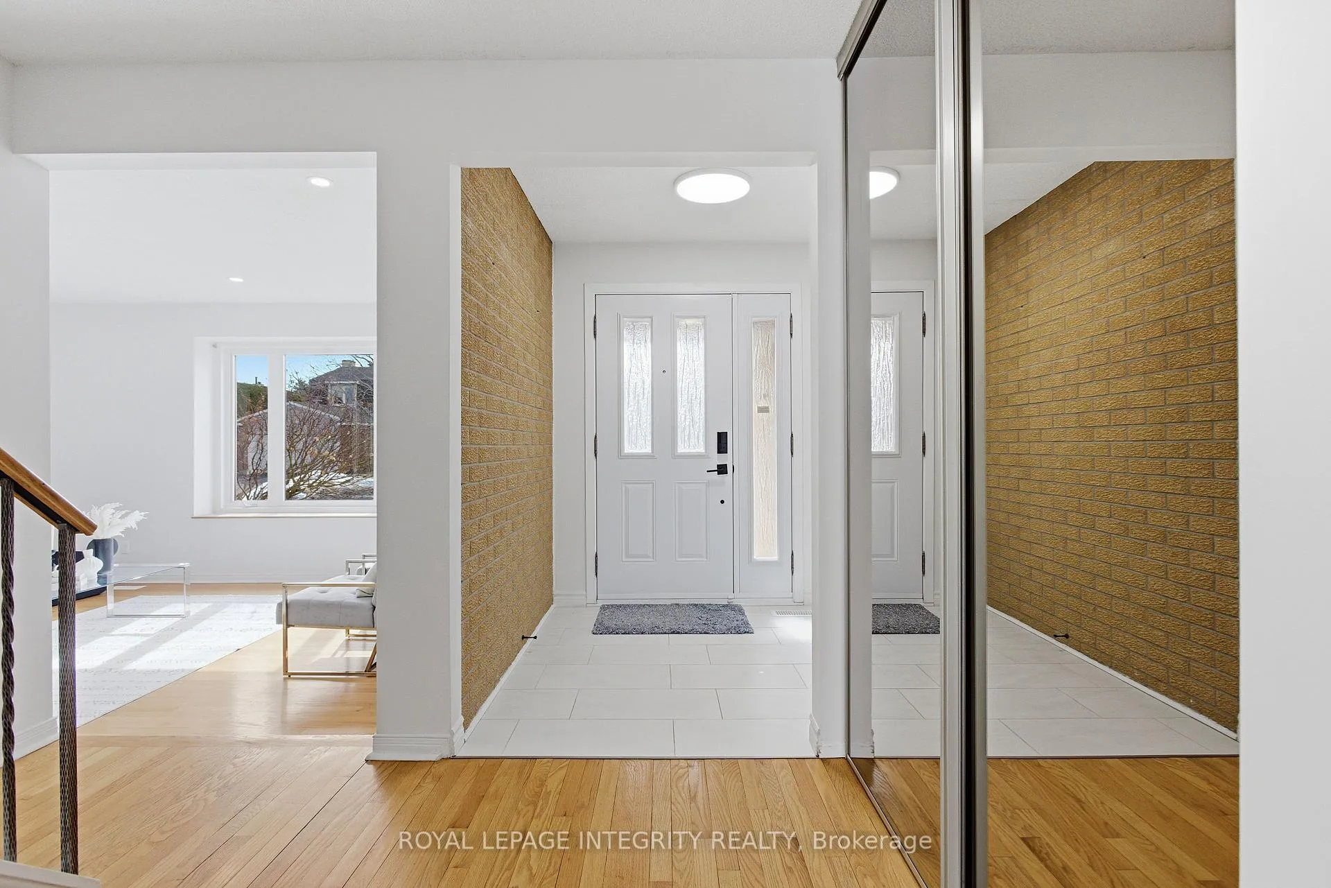 Photo 3 of 1019 Driftwood Crescent, Ottawa, Convent Glen — HOMEH