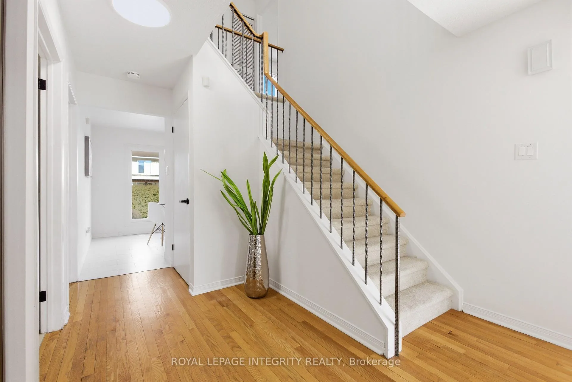 Photo 4 of 1019 Driftwood Crescent, Ottawa, Convent Glen — HOMEH