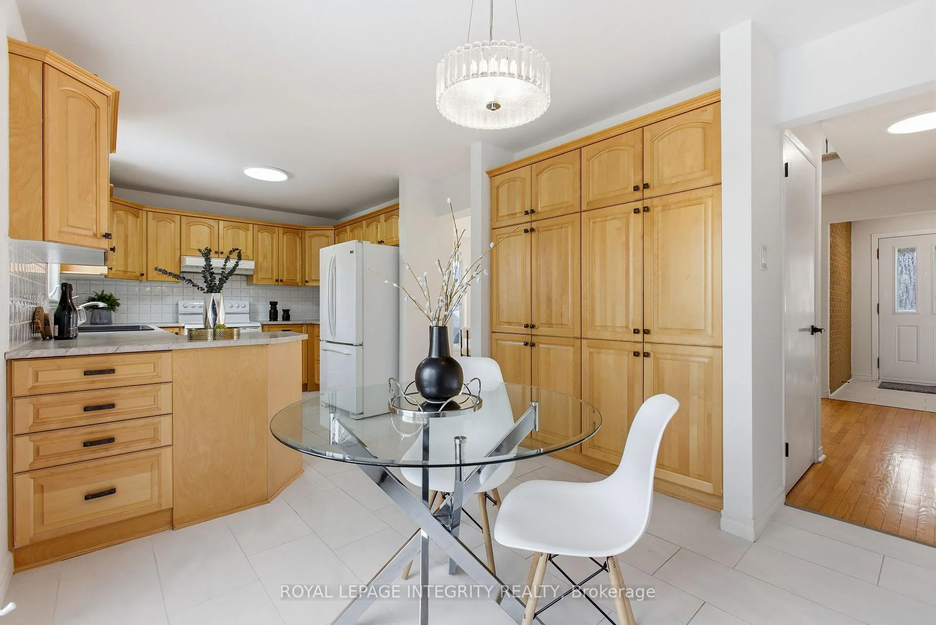Photo 7 of 1019 Driftwood Crescent, Ottawa, Convent Glen — HOMEH