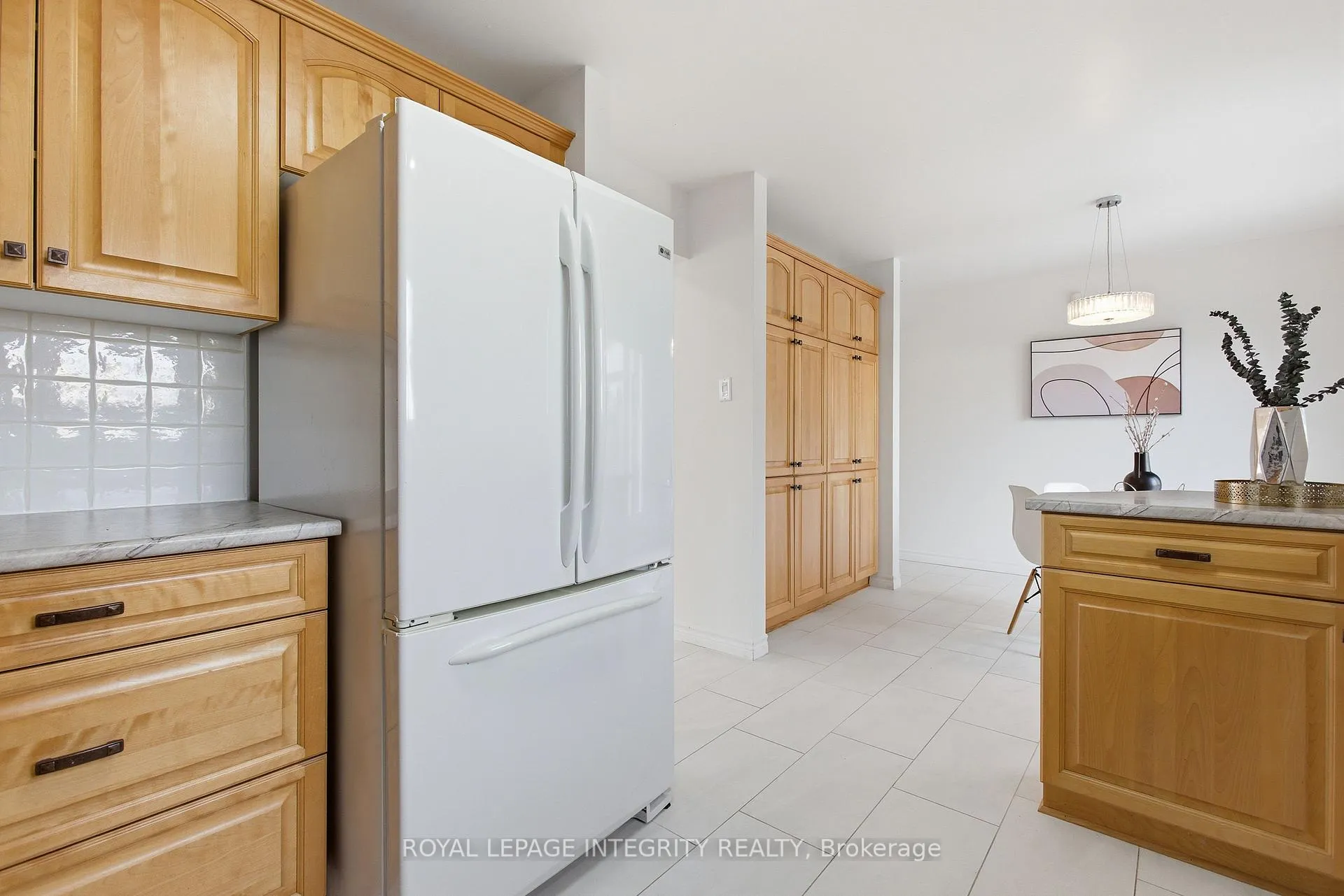 Photo 10 of 1019 Driftwood Crescent, Ottawa, Convent Glen — HOMEH