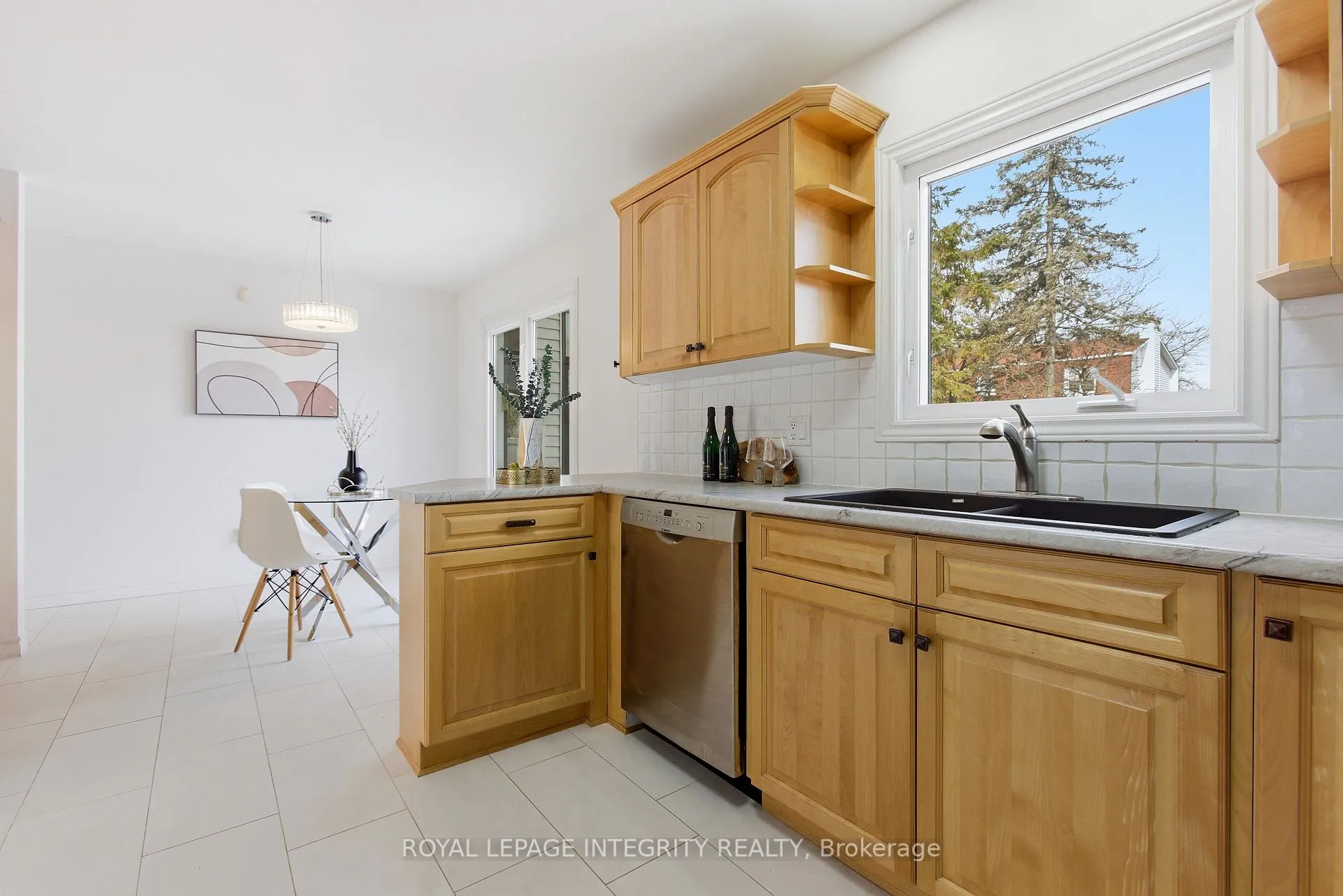 Photo 11 of 1019 Driftwood Crescent, Ottawa, Convent Glen — HOMEH