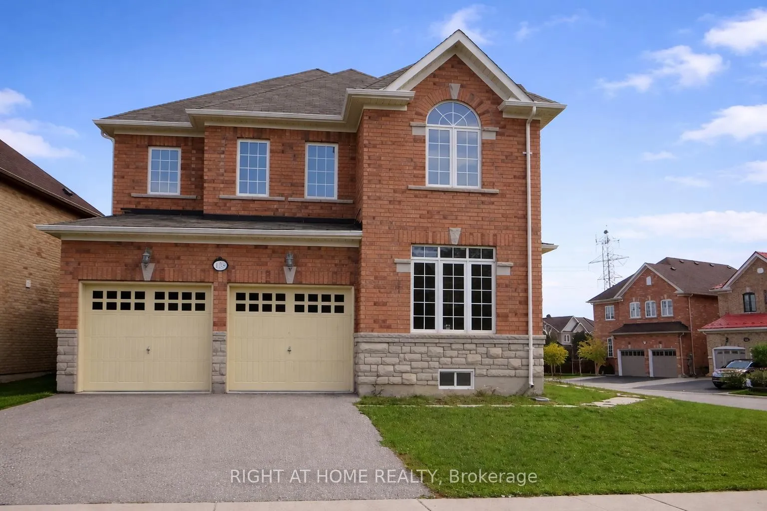 Photo 2 of 138 Teal Crest Circle, Brampton, Credit Valley — HOMEH