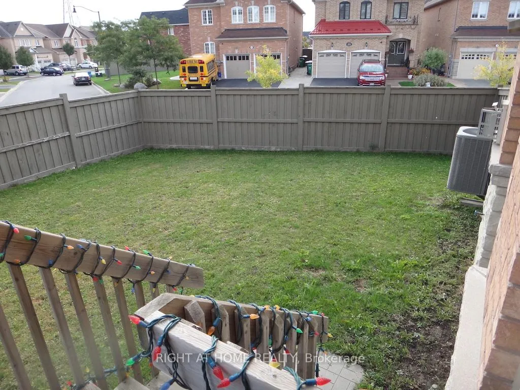 Photo 12 of 138 Teal Crest Circle, Brampton, Credit Valley — HOMEH