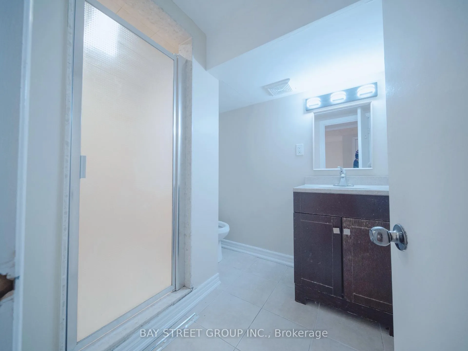 Photo 6 of Unit Lower, 56 Corby Crescent, Brampton, Downtown Brampton — HOMEH