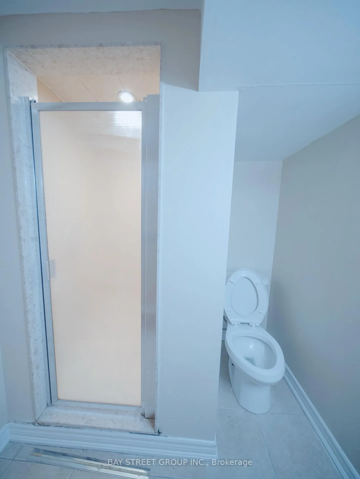 Photo 8 of Unit Lower, 56 Corby Crescent, Brampton, Downtown Brampton — HOMEH