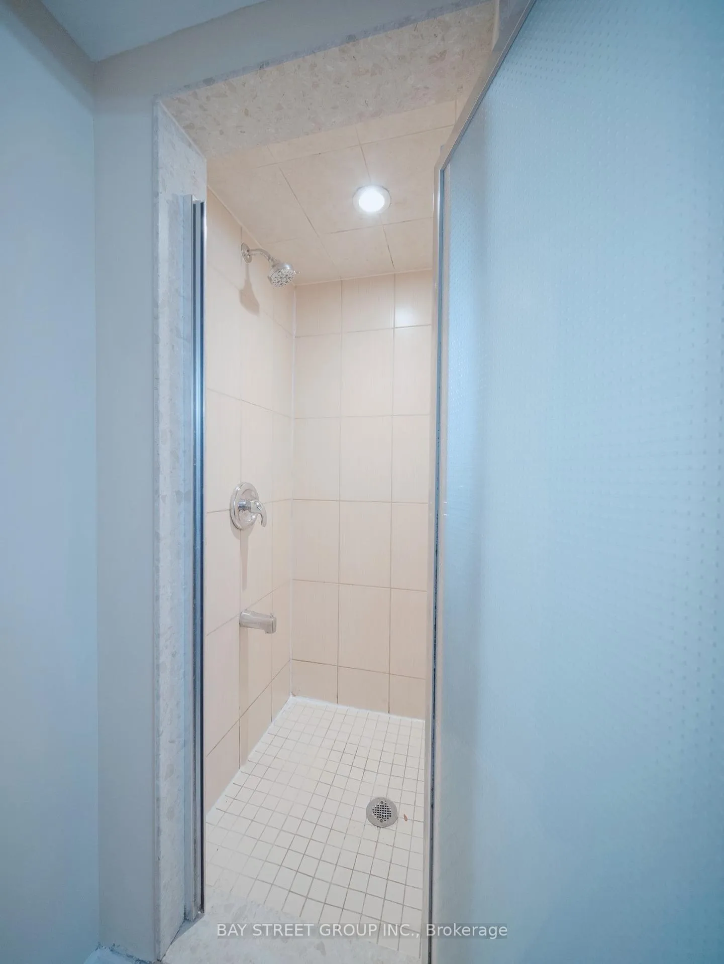 Photo 9 of Unit Lower, 56 Corby Crescent, Brampton, Downtown Brampton — HOMEH