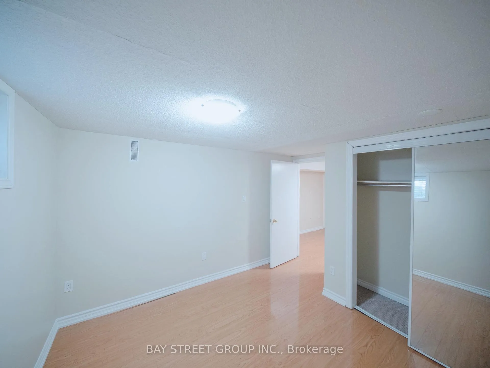 Photo 11 of Unit Lower, 56 Corby Crescent, Brampton, Downtown Brampton — HOMEH