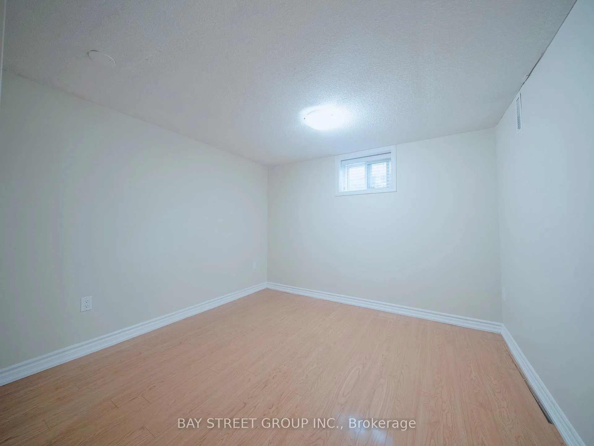 Photo 12 of Unit Lower, 56 Corby Crescent, Brampton, Downtown Brampton — HOMEH