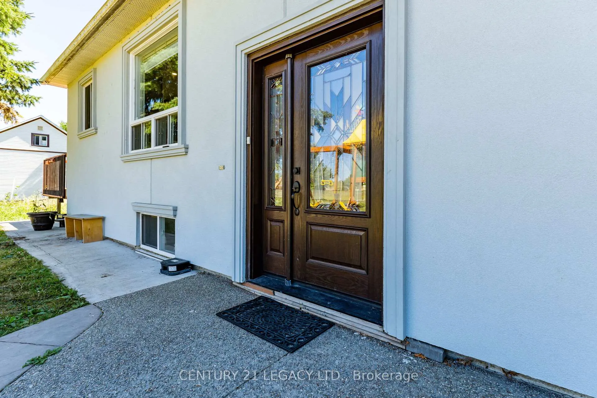 Photo 4 of 8182 Hornby Road, Halton Hills, Rural Halton Hills — HOMEH