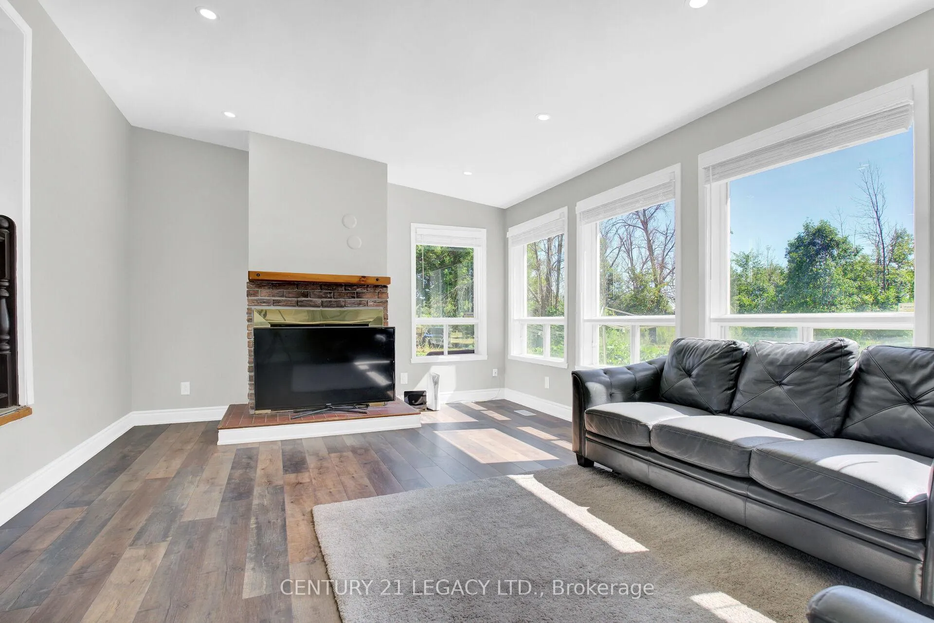 Photo 5 of 8182 Hornby Road, Halton Hills, Rural Halton Hills — HOMEH