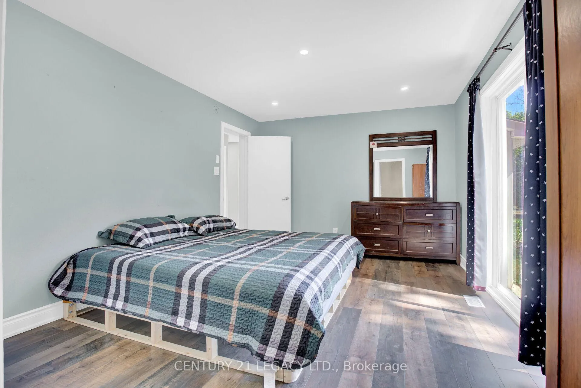 Photo 13 of 8182 Hornby Road, Halton Hills, Rural Halton Hills — HOMEH