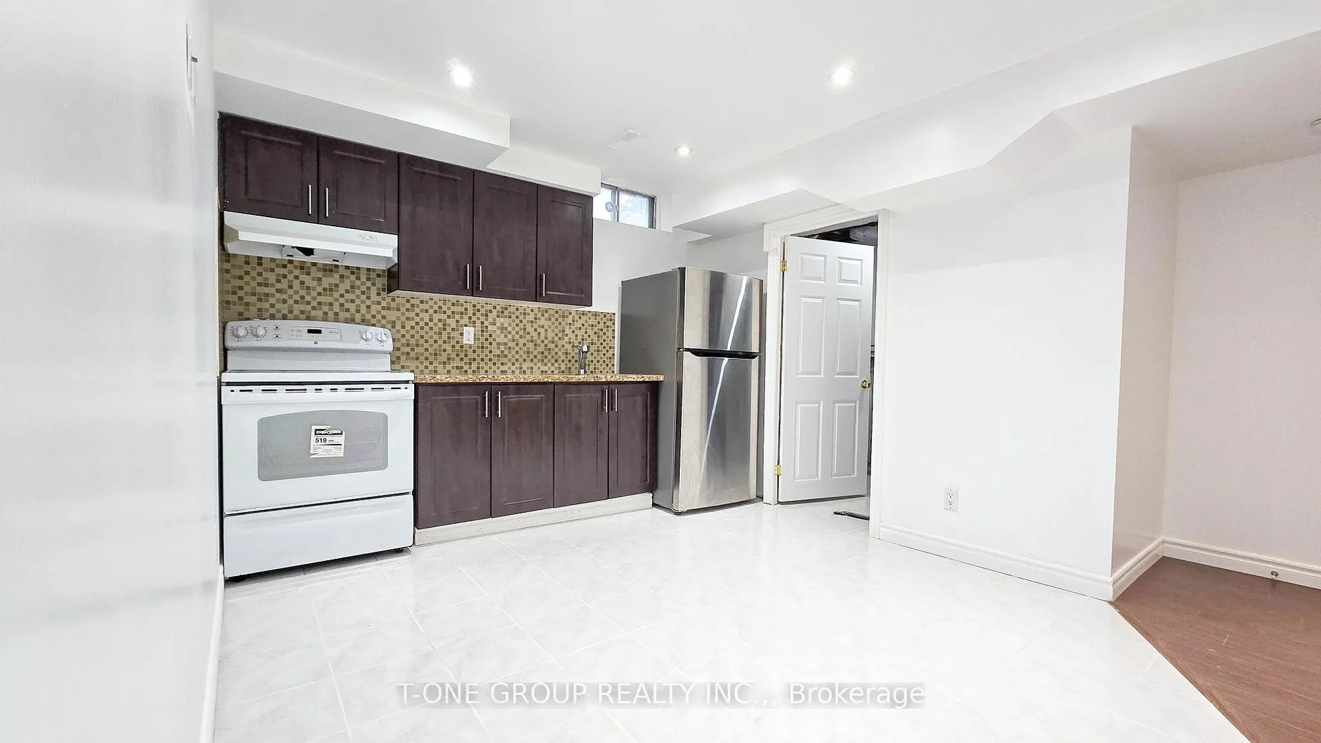 Photo 8 of 7 Mccrackin Court, Vaughan, Lakeview Estates — HOMEH