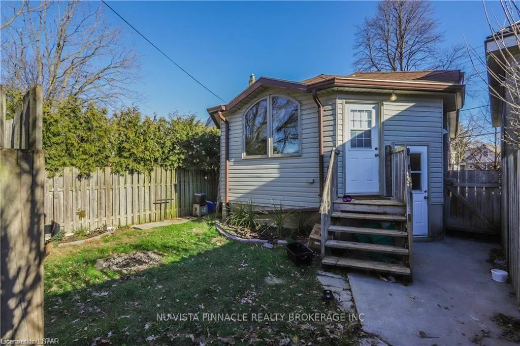 Photo 11 of Unit Front, 132 Wharncliffe Road N, London, North N — HOMEH