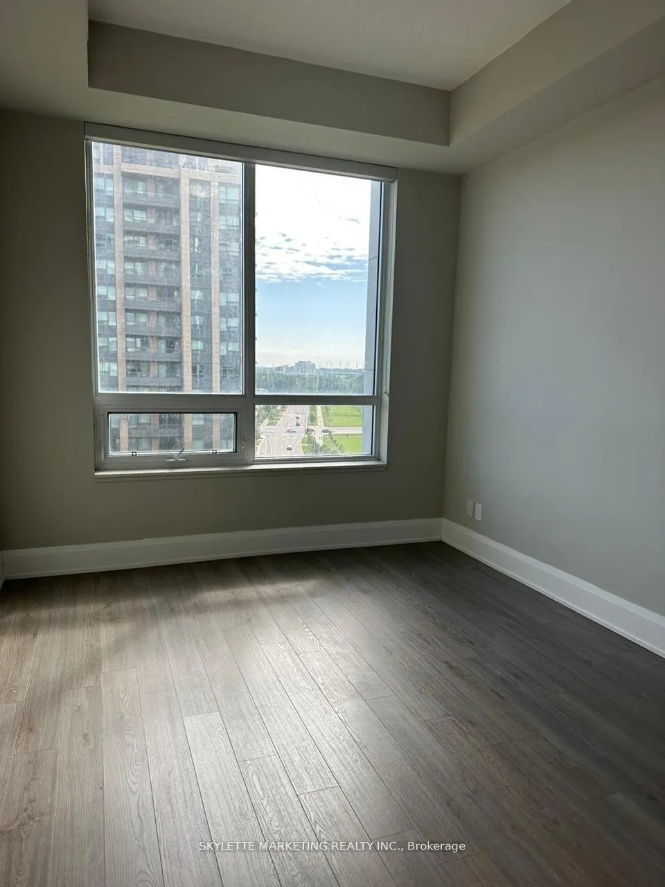 Photo 4 of Unit 902, 15 Water Walk Drive, Markham, Unionville — HOMEH
