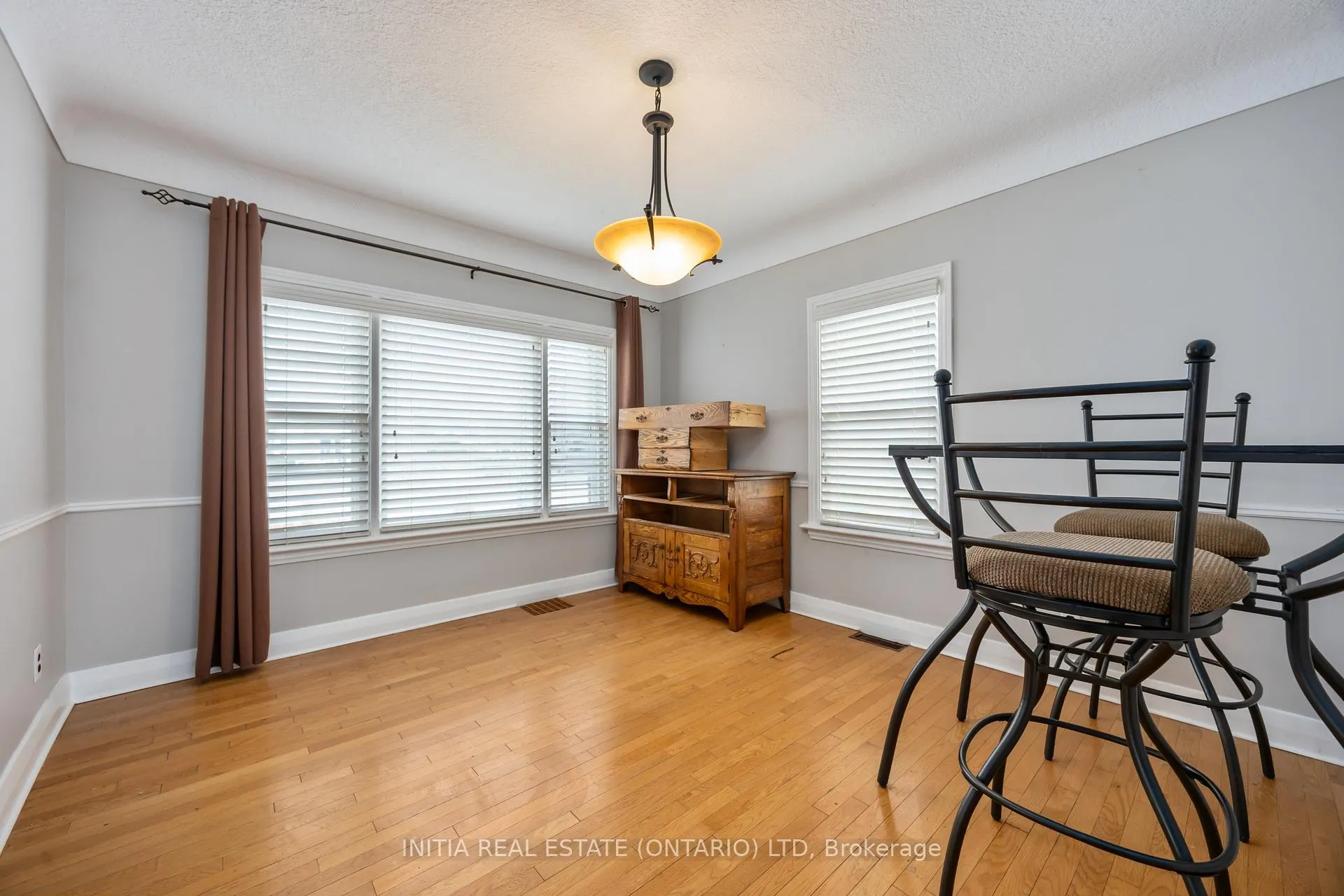 Photo 6 of 617 Cathcart Boulevard, Sarnia — HOMEH