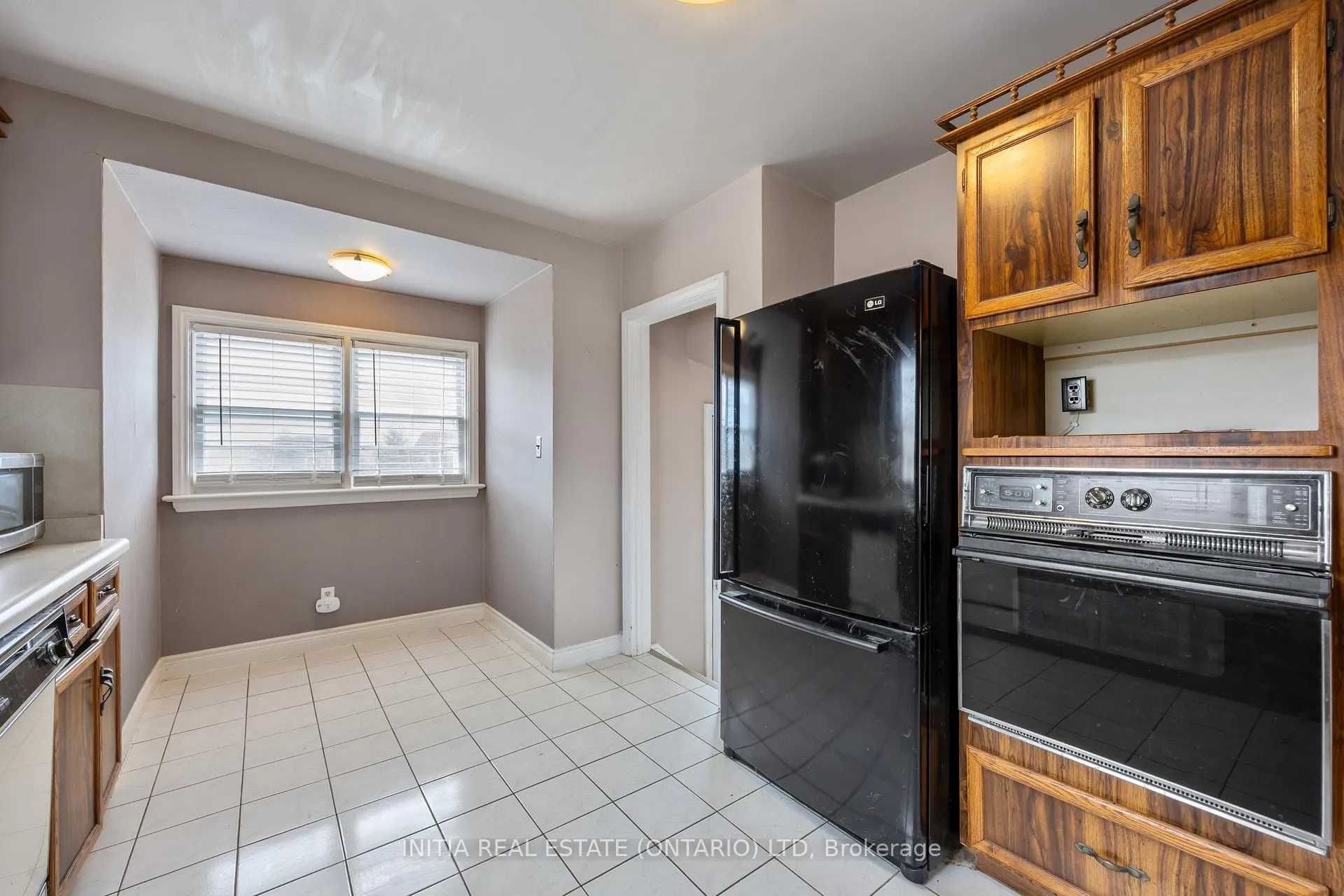 Photo 11 of 617 Cathcart Boulevard, Sarnia — HOMEH