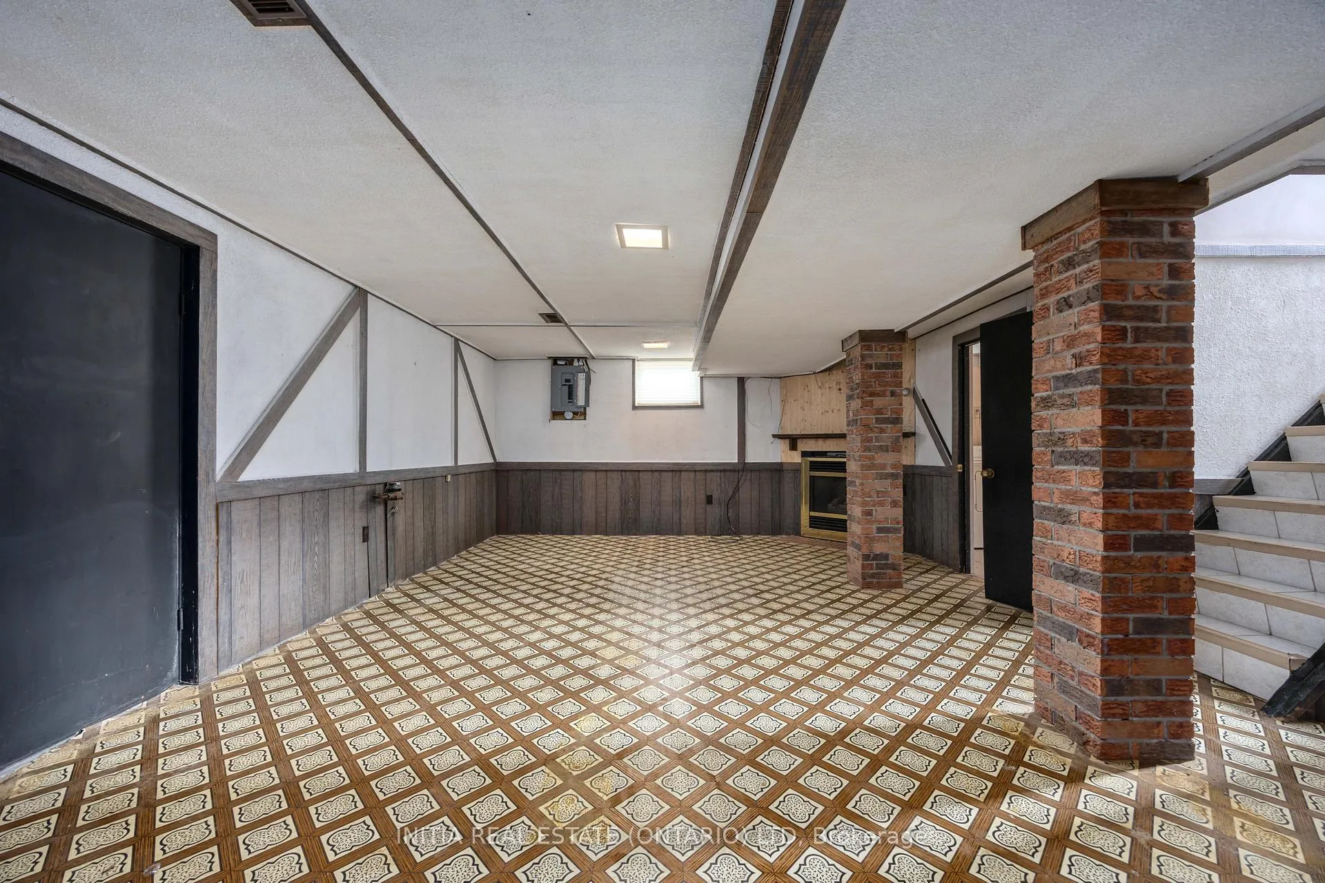 Photo 15 of 617 Cathcart Boulevard, Sarnia — HOMEH