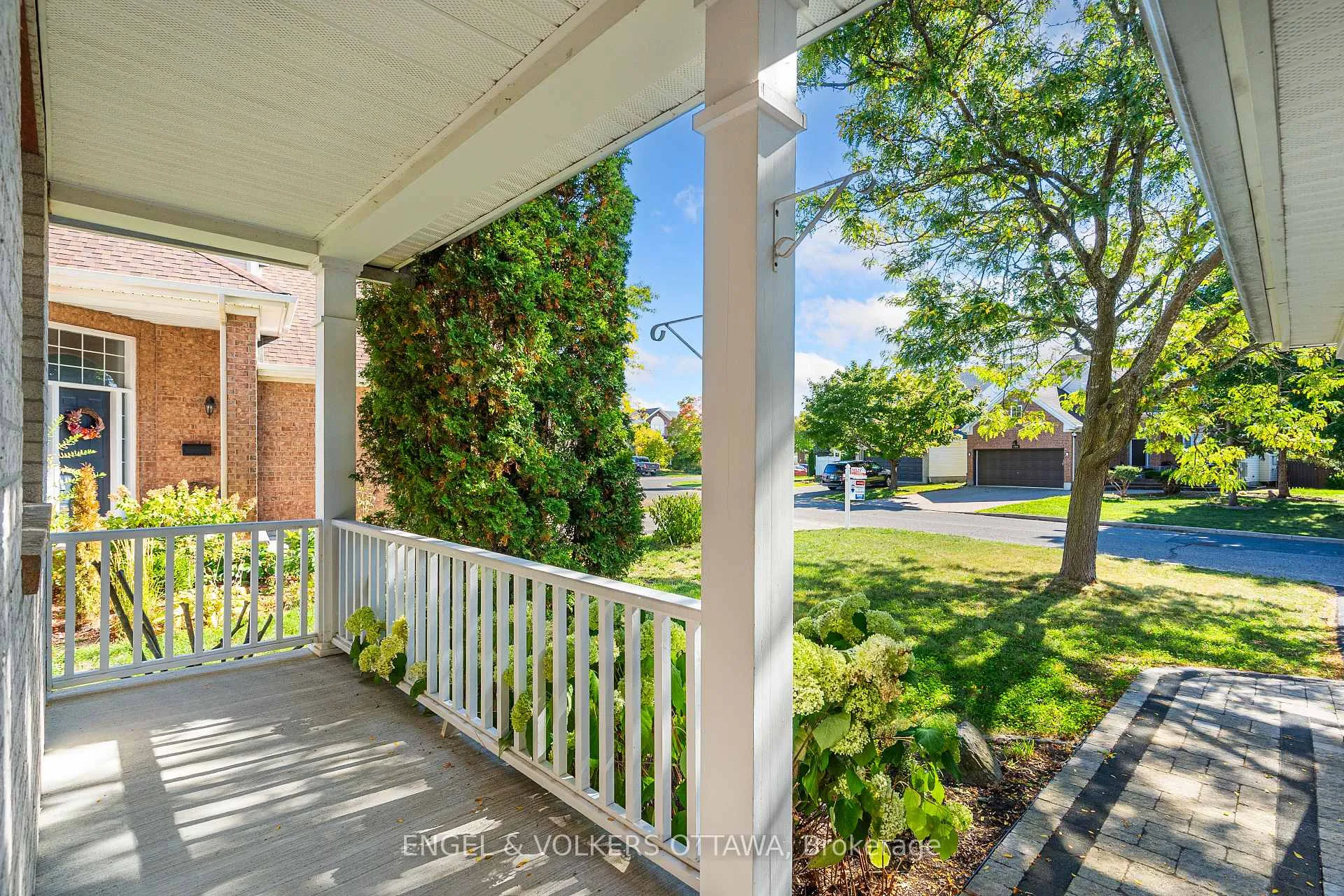 Photo 3 of 1567 Winterport Way, Ottawa, Fallingbrook/Pineridge — HOMEH