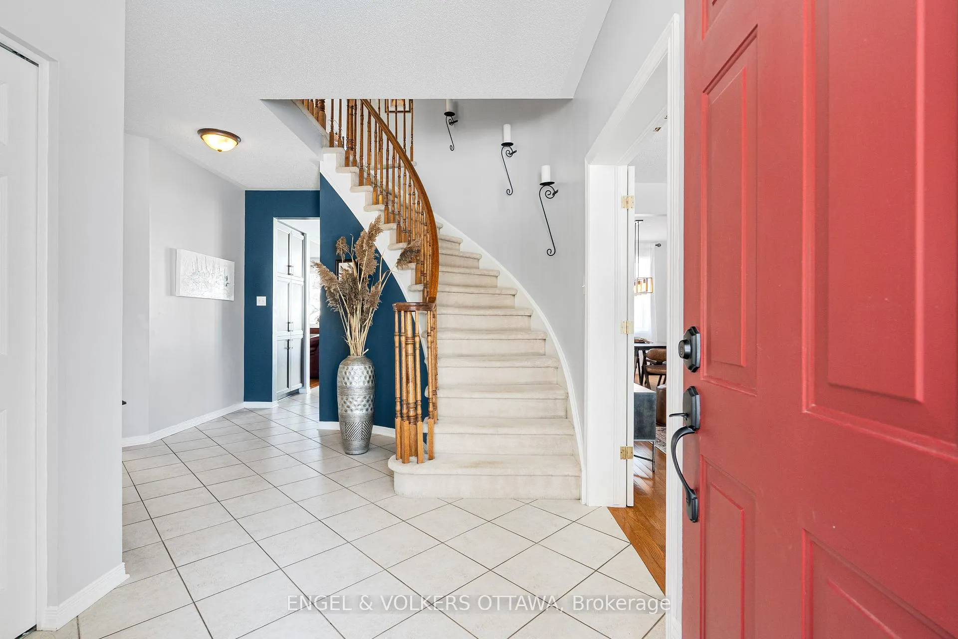Photo 4 of 1567 Winterport Way, Ottawa, Fallingbrook/Pineridge — HOMEH