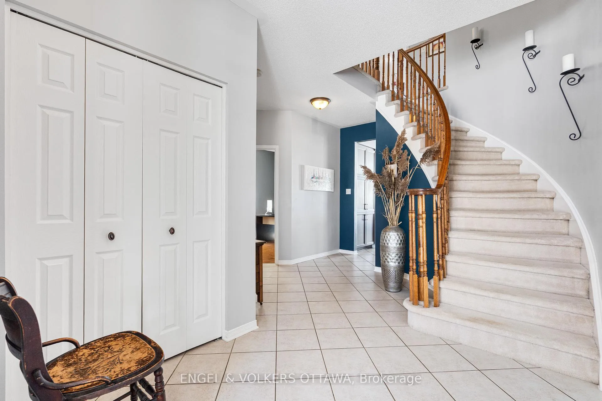 Photo 5 of 1567 Winterport Way, Ottawa, Fallingbrook/Pineridge — HOMEH