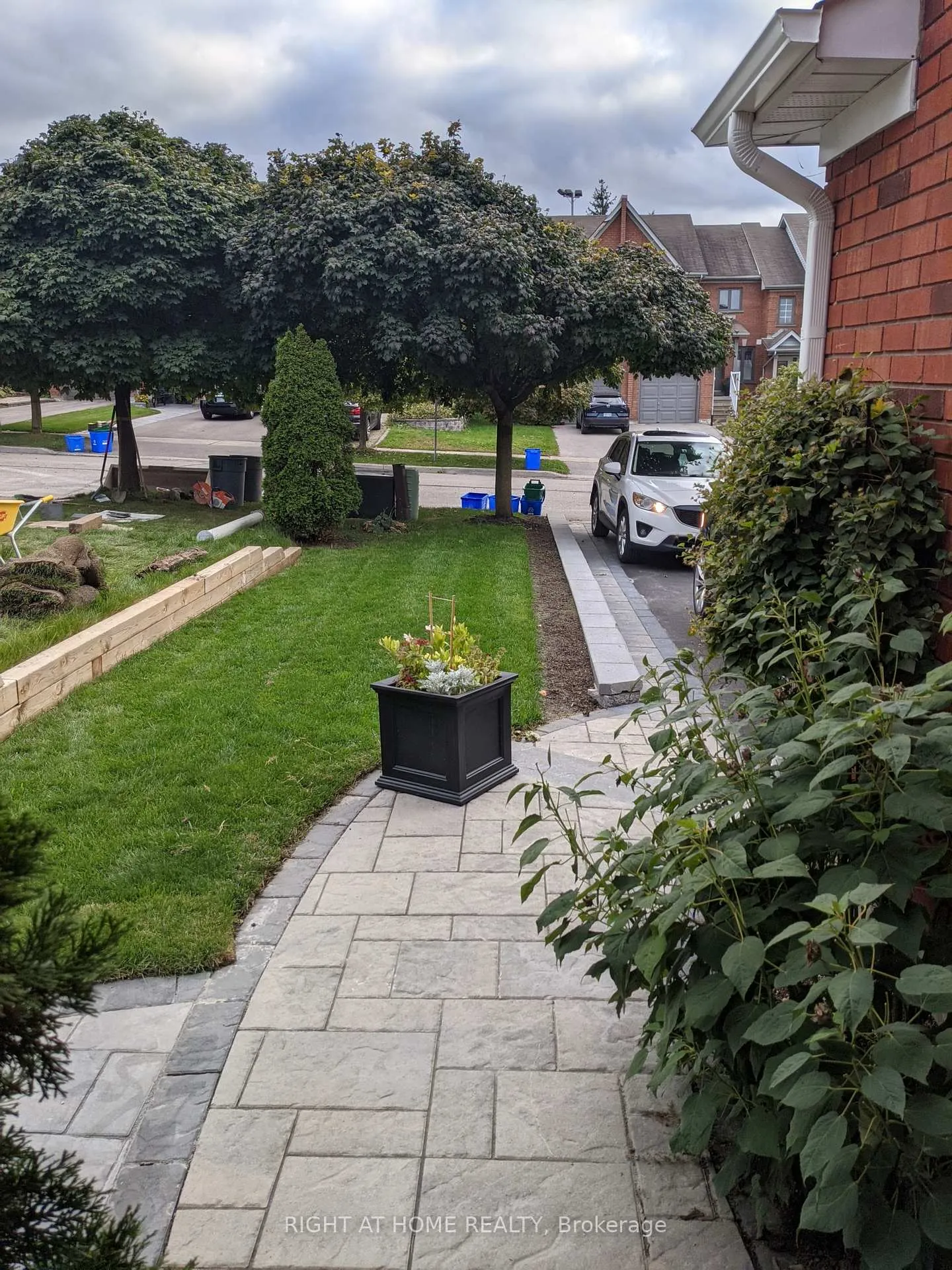 Photo 3 of 53 Primeau Drive, Aurora, Aurora Grove — HOMEH