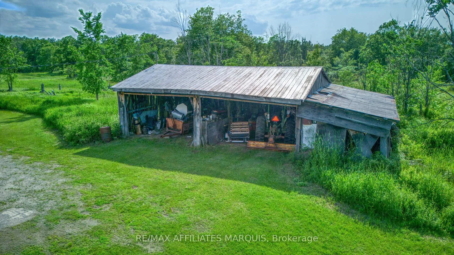 Photo 5 of 1390 Struthers Road, Frontenac, Frontenac Centre — HOMEH