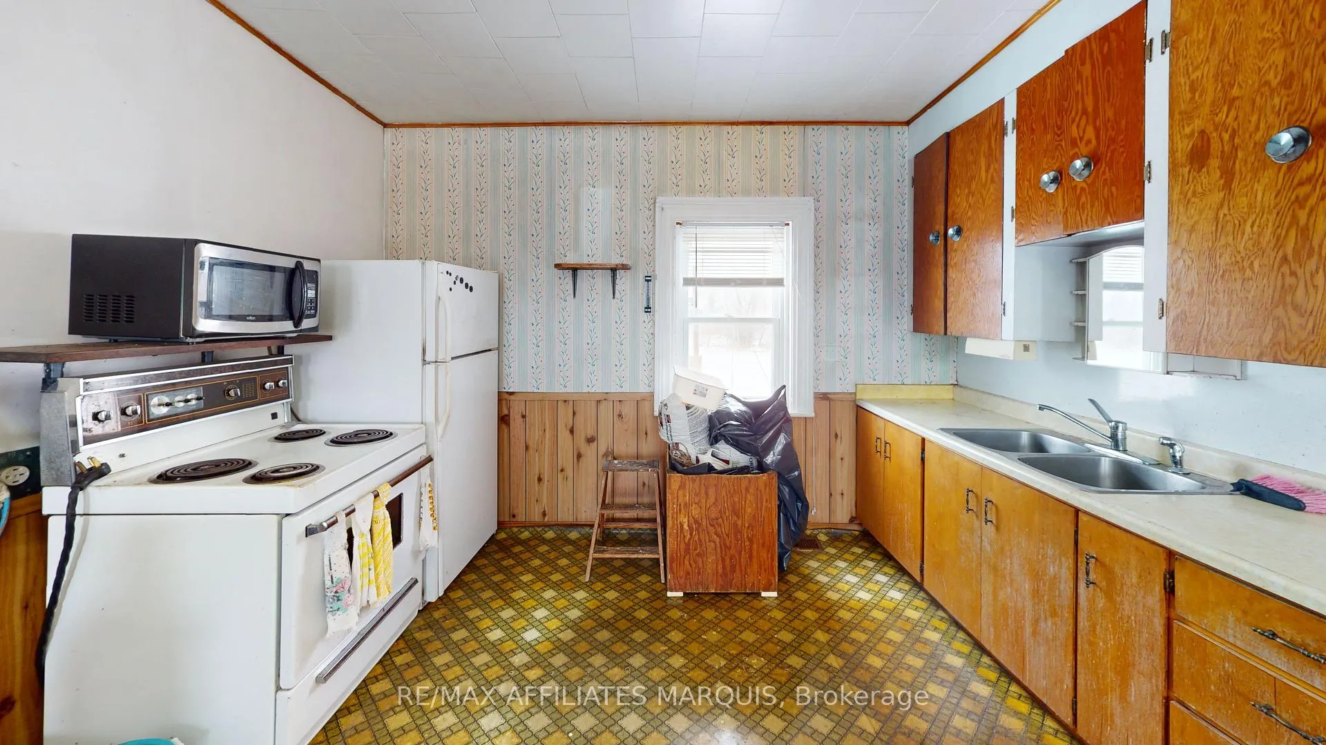 Photo 11 of 1390 Struthers Road, Frontenac, Frontenac Centre — HOMEH