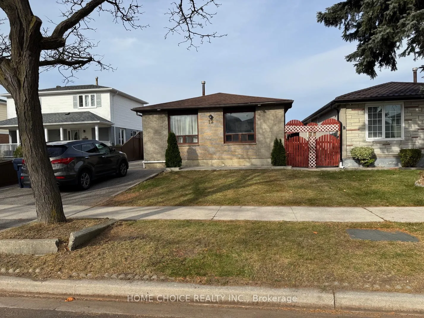 Photo 3 of 12 sultan pool Drive E, Etobicoke, West Humber-Clairville — HOMEH