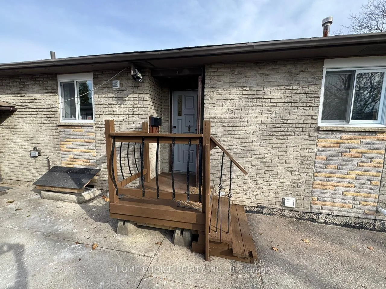 Photo 4 of 12 sultan pool Drive E, Etobicoke, West Humber-Clairville — HOMEH