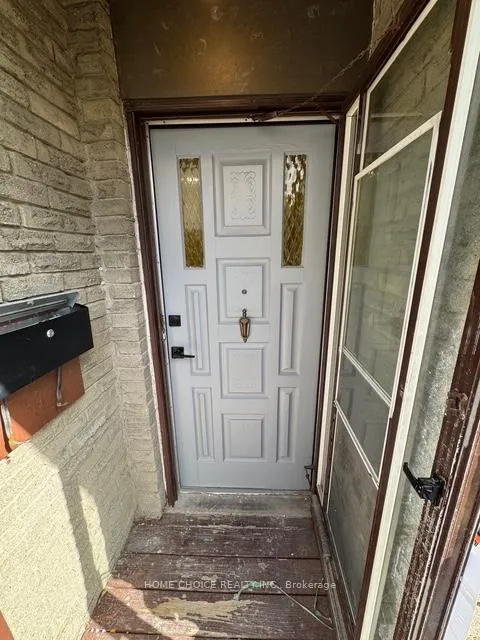 Photo 5 of 12 sultan pool Drive E, Etobicoke, West Humber-Clairville — HOMEH